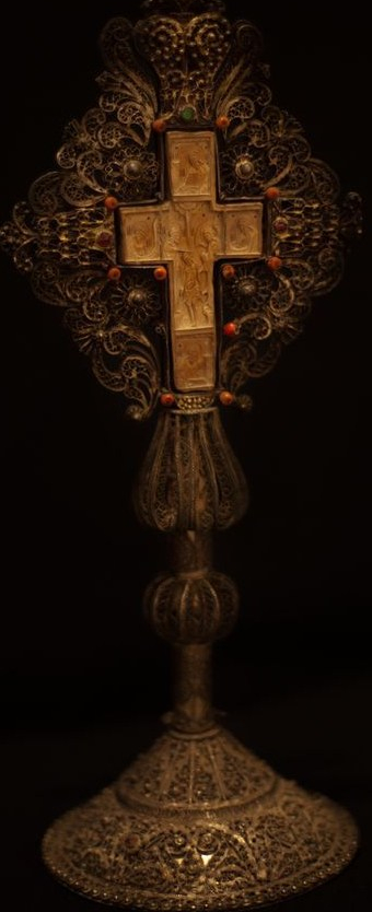 jesusalem-cross-relic-e1535389540626.jpg