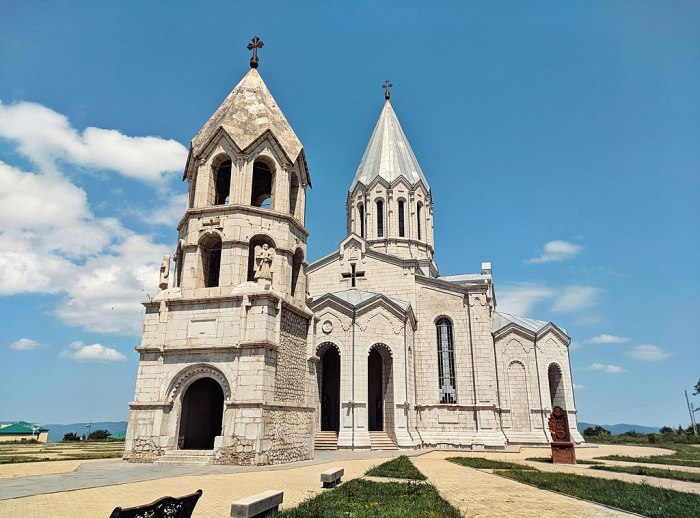 1024px-Ghazanchetsots_Cathedral_in_June_2018