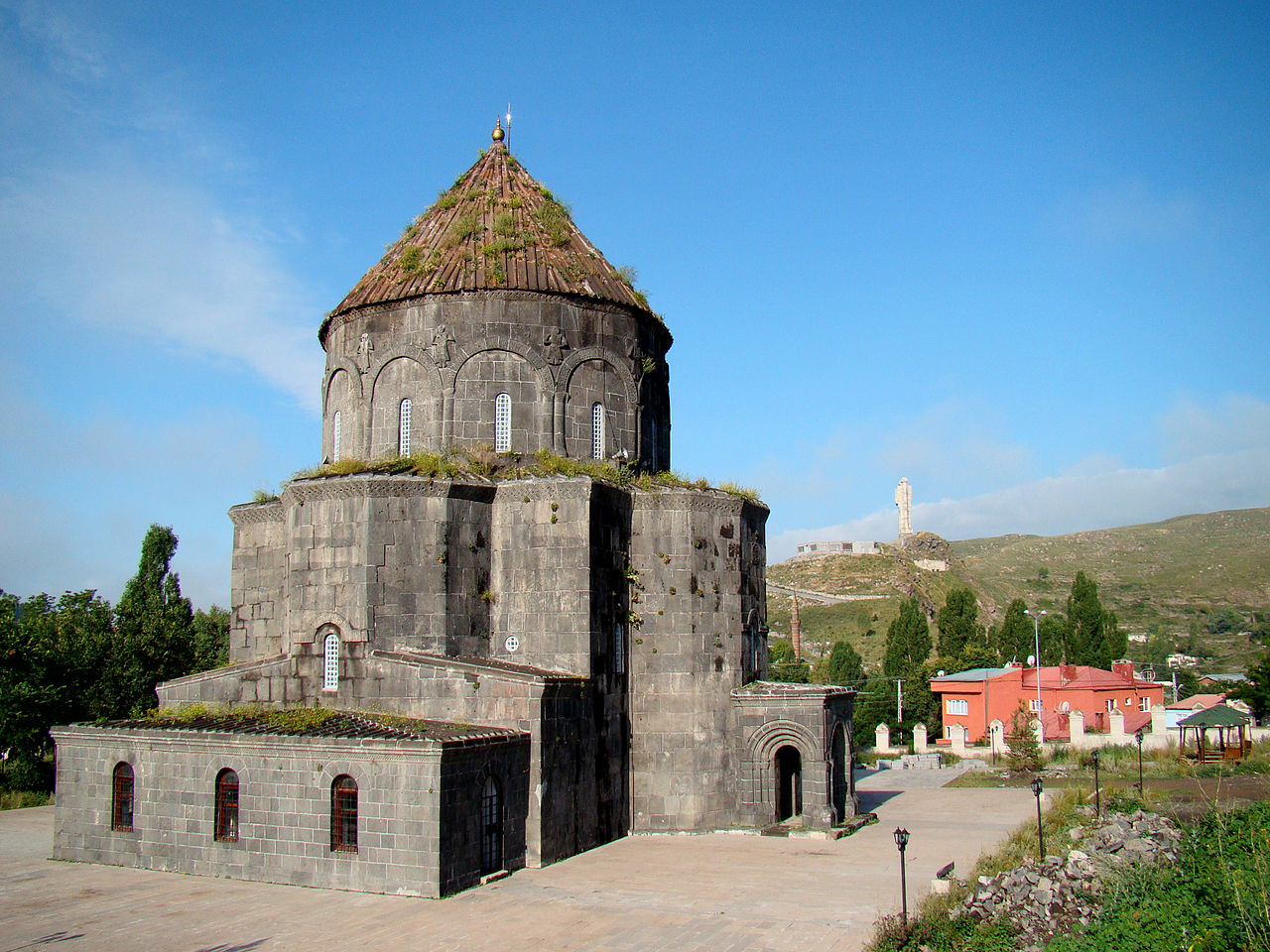 Kars_Church_Of_The_Apostles_2009